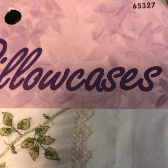 VTG PLAID BUCILLA ROSE & LACE 20”x30”STAMPED CROSS STITCH PILLOWCASES - Picture 4 of 9